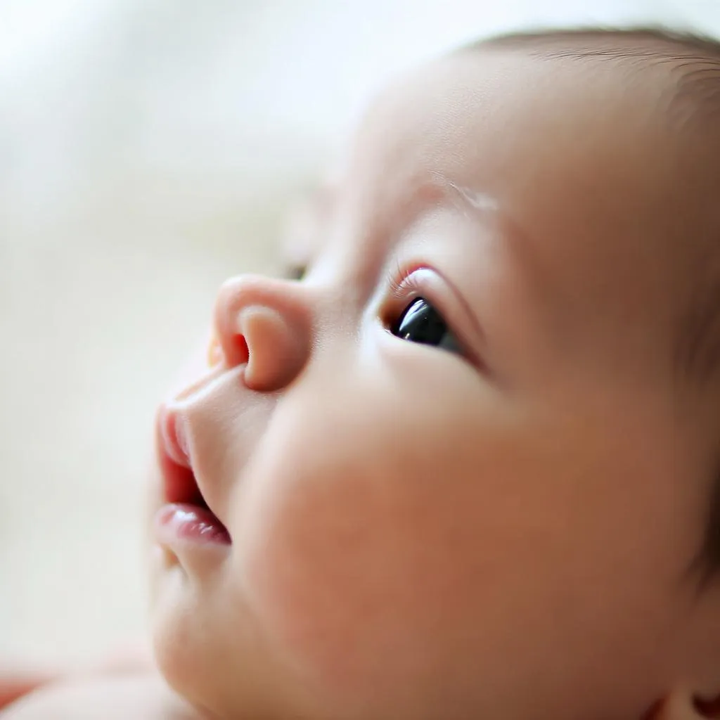 揭秘婴儿初生阶段：如何捕捉小宝宝超级可爱的瞬间