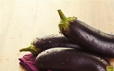 茄子炖土豆：家常菜中的养生佳品，多种做法助你健康生活