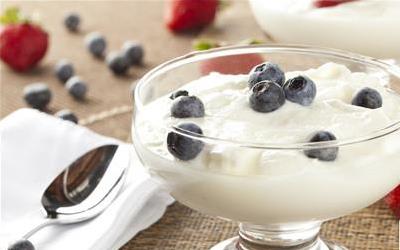 空腹喝酸奶的真相：肠胃不好的人必须注意的事项