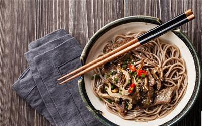 手把手教你做正宗拉面：营养美味，简单易学