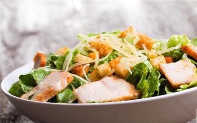 地锅鸡烹饪秘籍：三黄鸡与面饼的完美融合