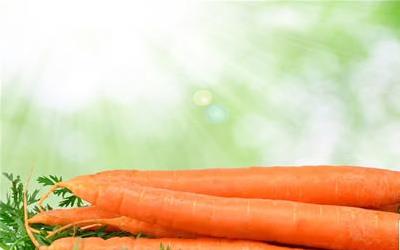 胡萝卜火腿肠炒辣椒：春季过敏克星，美味又营养