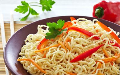 过期方便面的潜在危害及正确处理方法