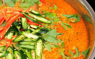 深入解析：寿喜烧火锅与中华火锅的五大差异