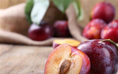 揭秘西梅：凉性水果中的营养宝藏