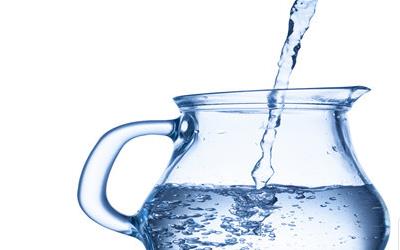 揭秘矿泉水煮沸后白色沉淀物：安全饮用，健康无忧