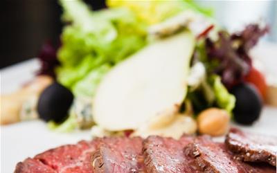 煎牛排的最佳油品选择：黄油还是植物油？