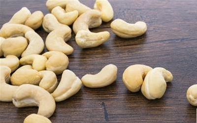 自制腰果露：简单易学，营养美味两不误