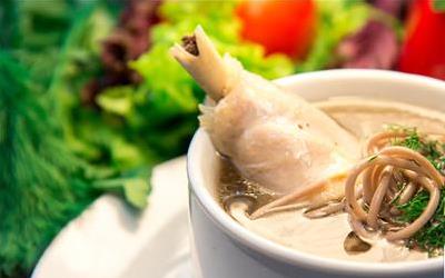 红枣板栗鸡汤的详细做法与功效解析