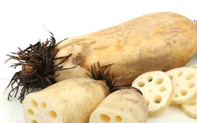 夏日清凉佳肴：自制糖醋辣藕片的做法详解