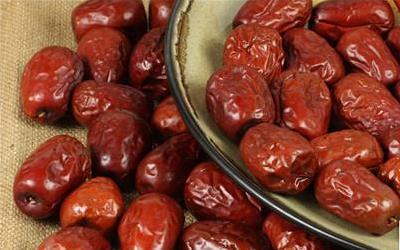 大红枣好还是小红枣好？科学解析营养差异与食用指南