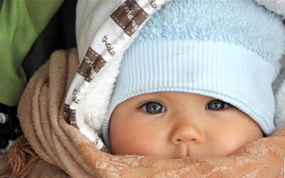 婴儿吐奶原因揭秘：三大因素家长必知