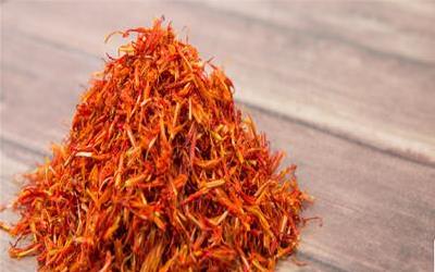 红花泡水喝的科学用量与功效揭秘