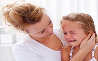 小孩肚子疼怎么办？专业应对方法与常见原因解析