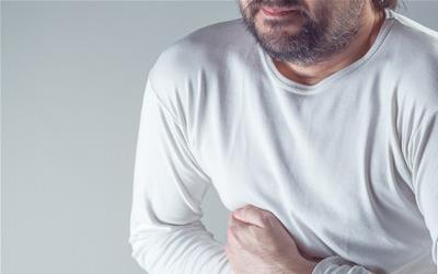 右腹部肋下胀痛：常见疾病原因及应对方法