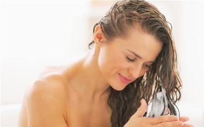 女生头发油怎么办？中医秘方教你轻松控油，告别脱发烦恼