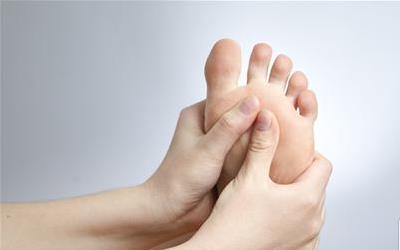 钉子扎脚后如何正确处理消肿止痛