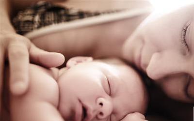 宝宝摔床后嗜睡症状识别与处理指南