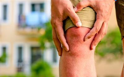 晨起膝盖痛的原因及预防措施
