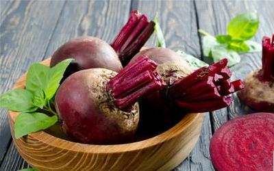 小便擦出来淡红色的原因及应对措施