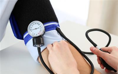 高血压突发时的紧急应对措施与日常预防策略