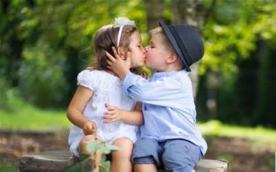 父母8种习惯很“伤”宝宝健康