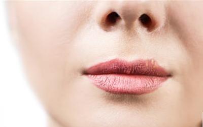 揭秘：小儿嘴唇干裂的五大成因及应对策略