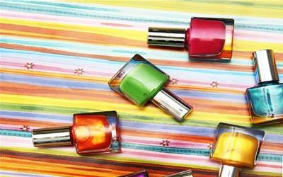 指甲上的隐形杀手：甲油与健康的惊人关联