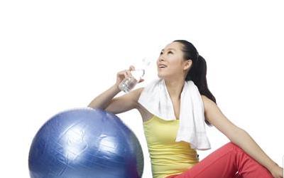 揭秘喝水排宿便的正确方法，告别便秘困扰！