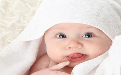 宝宝爱吃手怎么办？科学应对方法全解析