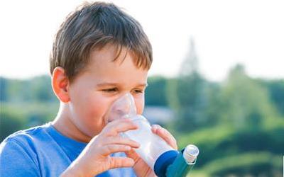 幼儿哮喘性支气管炎的成因与防治策略深度解析