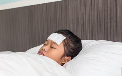 宝宝吹空调好还是风扇好？科学选择，守护宝宝健康