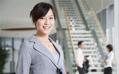 三十岁女性的抗衰老攻略：饮食与日常保养的完美结合