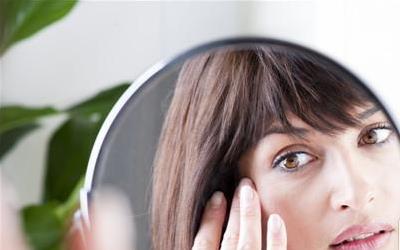 眼睛玻璃体混浊饮食攻略：吃什么食物有助于缓解症状？