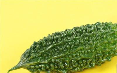 苦瓜水洗脸：揭秘其美容养颜的功效与制作方法