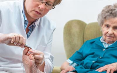 脚踝骨折恢复期：如何科学走路，避免二次伤害