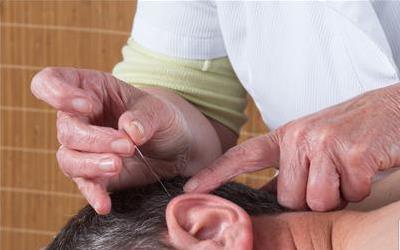 手臂经络按摩：简单易行的日常养生法