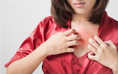 脸上像痱子一样的小颗粒究竟是什么？专业解读与应对策略