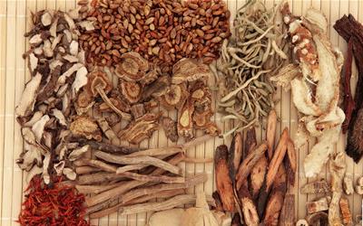 老鹳草：传统草药在面瘫治疗中的应用探索