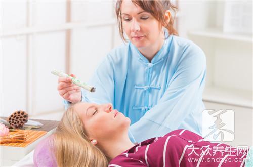 揭秘艾灸神阙穴：古老养生术的现代应用